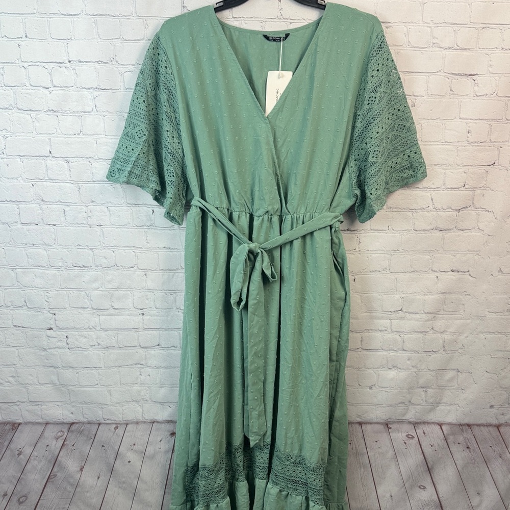 BloomChic Green Midi Dress with Lace Accents Plus Size 5X - Picture 2 of 8